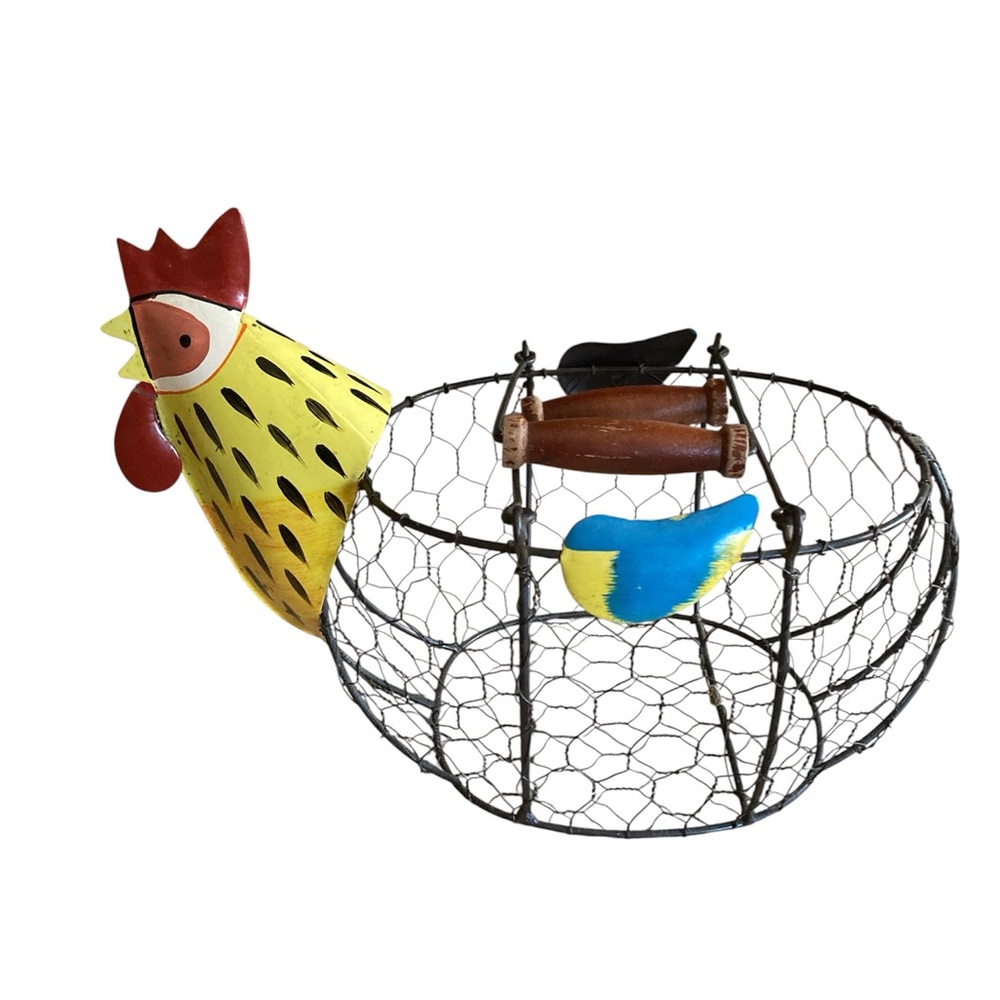 Pfaltzgraff Secrets of Pistoulet Metal Egg Basket.